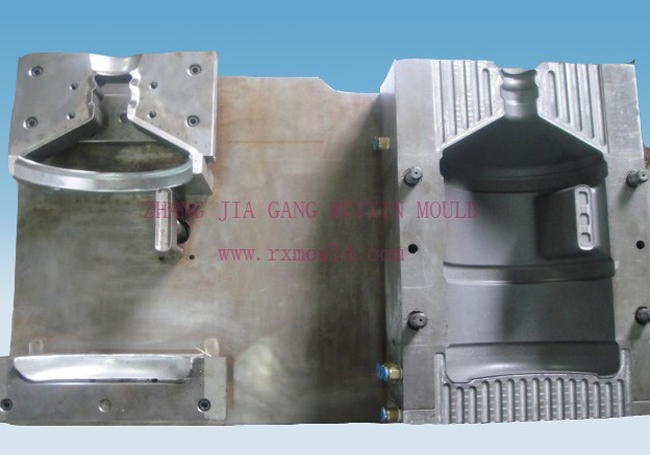 Auto Deflashing Blow Mould
