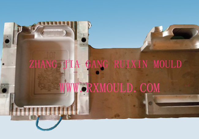 Auto Deflashing Blow Mould
