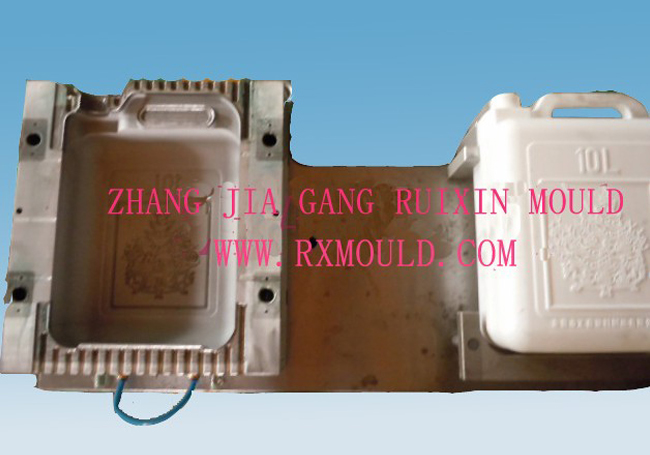 Auto Deflashing Blow Mould