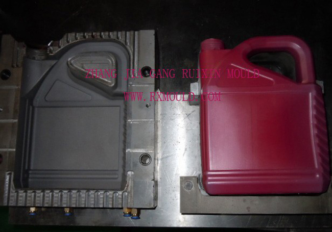 Auto Deflashing Blow Mould
