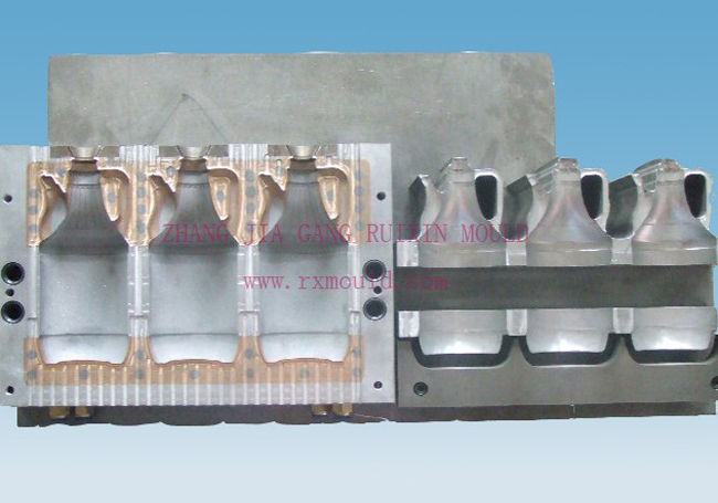Auto Deflashing Blow Mould