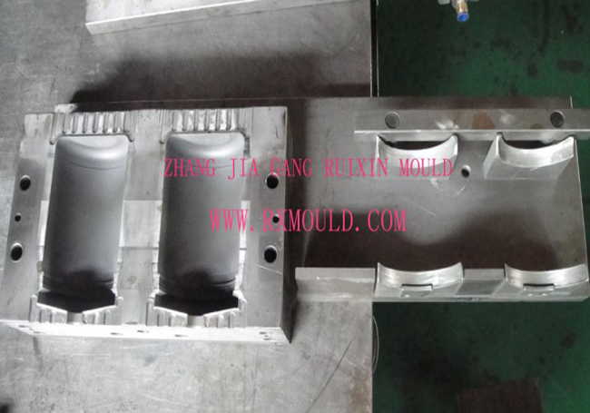 Auto Deflashing Blow Mould