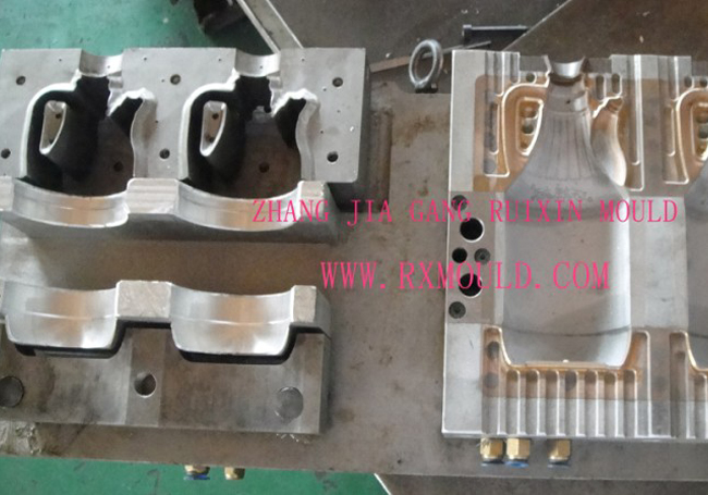 Auto Deflashing Blow Mould