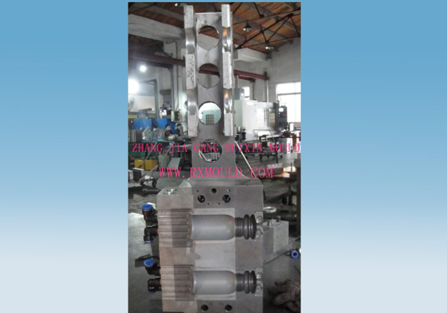Auto Deflashing Blow Mould