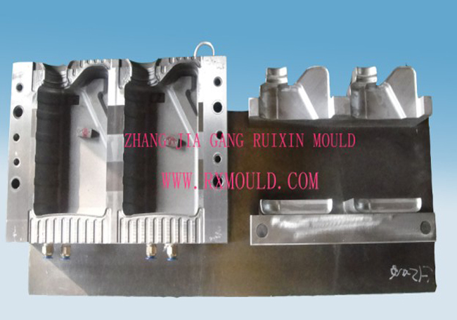 Auto Deflashing Blow Mould
