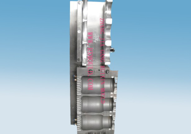 Auto Deflashing Blow Mould